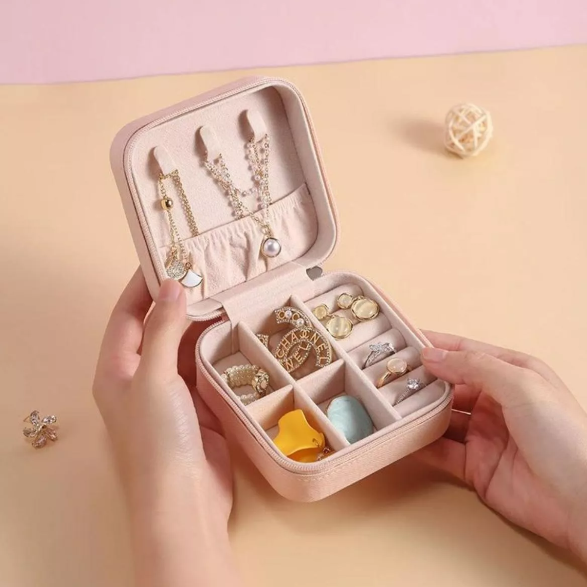EleganceBox - Porta-Jóias Compacto